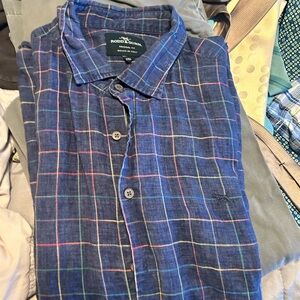 Shirt sleeve men’s button down shirt